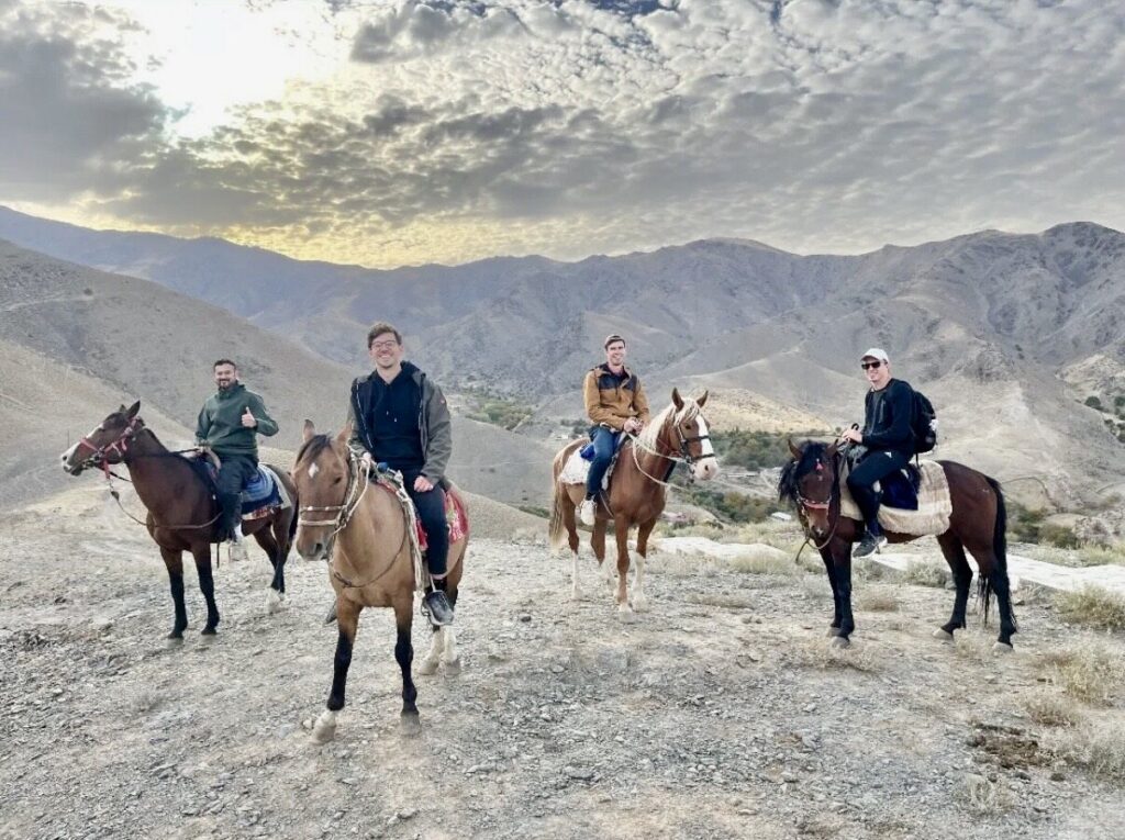 Ruta a caballo por Asraf, Hayat y Majrum