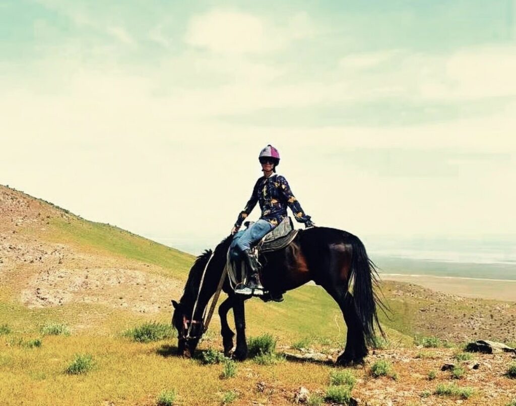 Ruta panorámica a caballo y exploración histórica