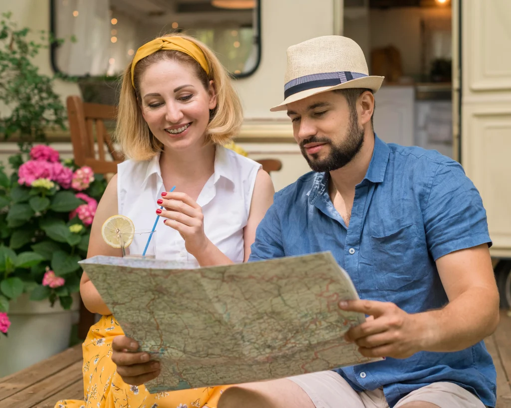 husband-wife-looking-map-their-caravan - Silk Road Elite - Silk Road Elite husband-wife-looking-map-their-caravan